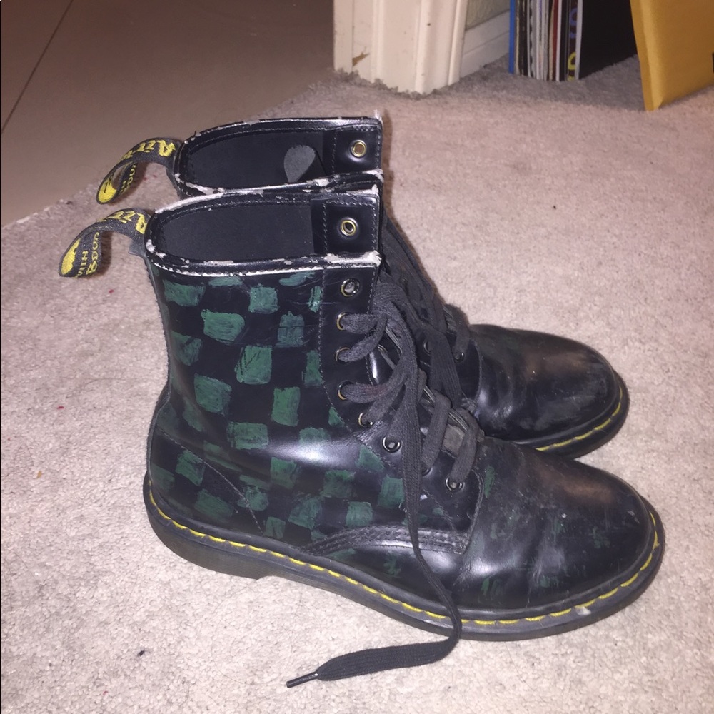 Busted punk black boots (dr martens)